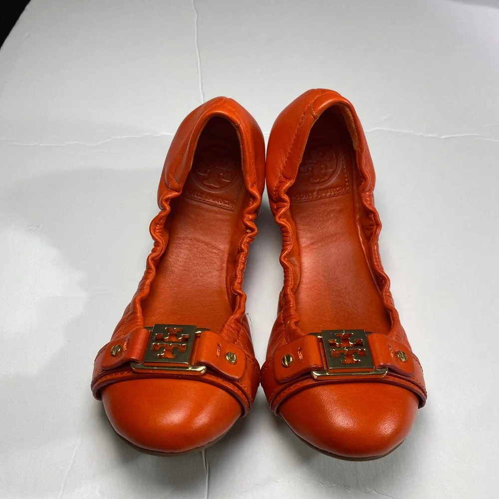 Tory Burch Ambrose Gold Logo Reva Cap‎ Toe Ballet Flats Orange Leather Size 5.5